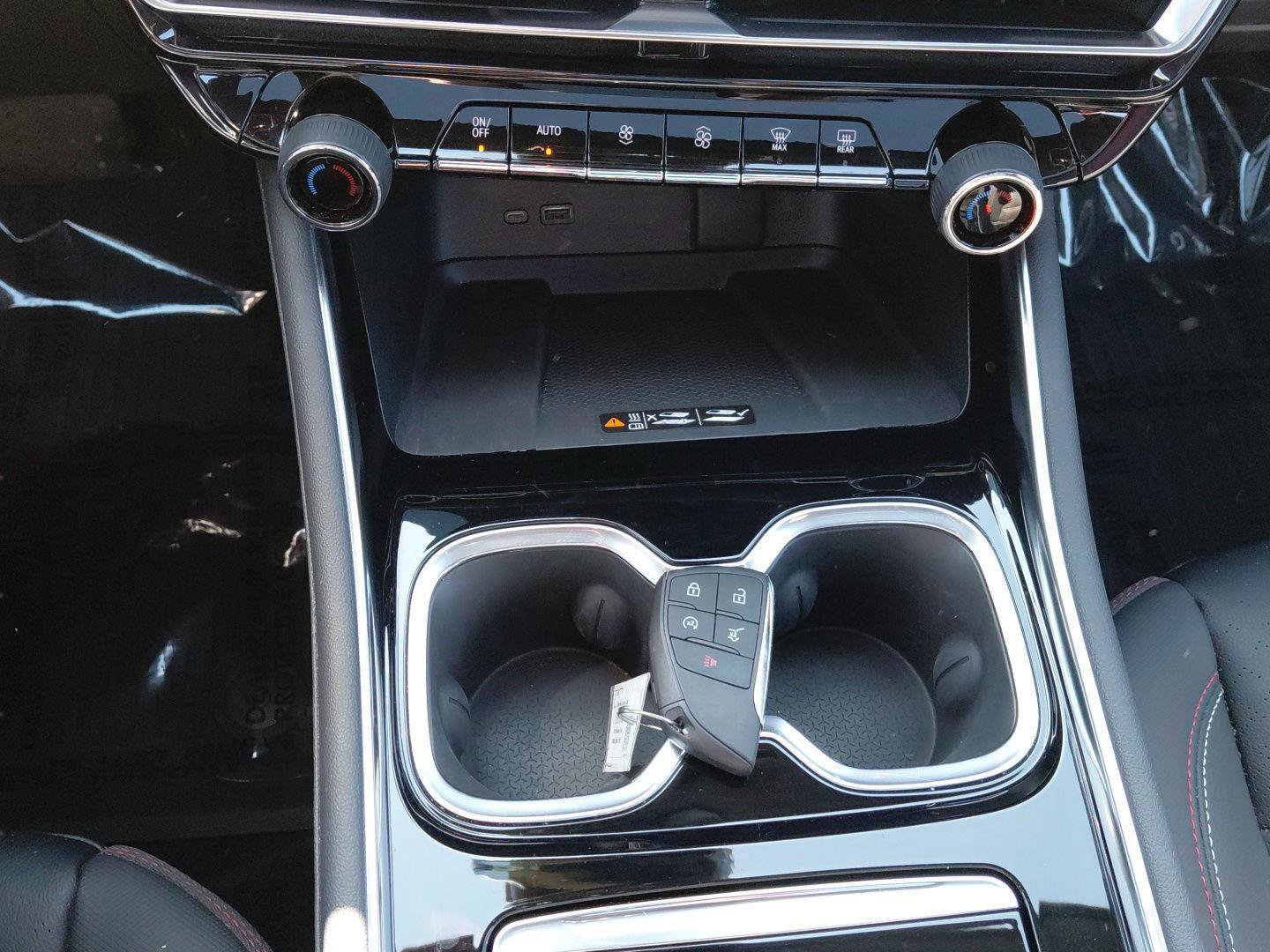 Used 2024 Chevrolet Traverse RS image 29