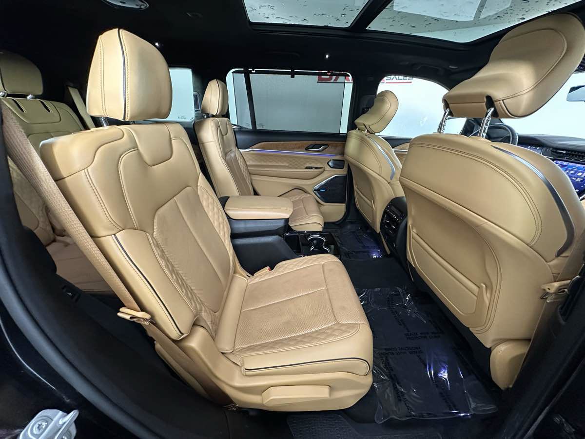 Used 2021 Jeep Grand Cherokee L Summit AWD/4WD image 30
