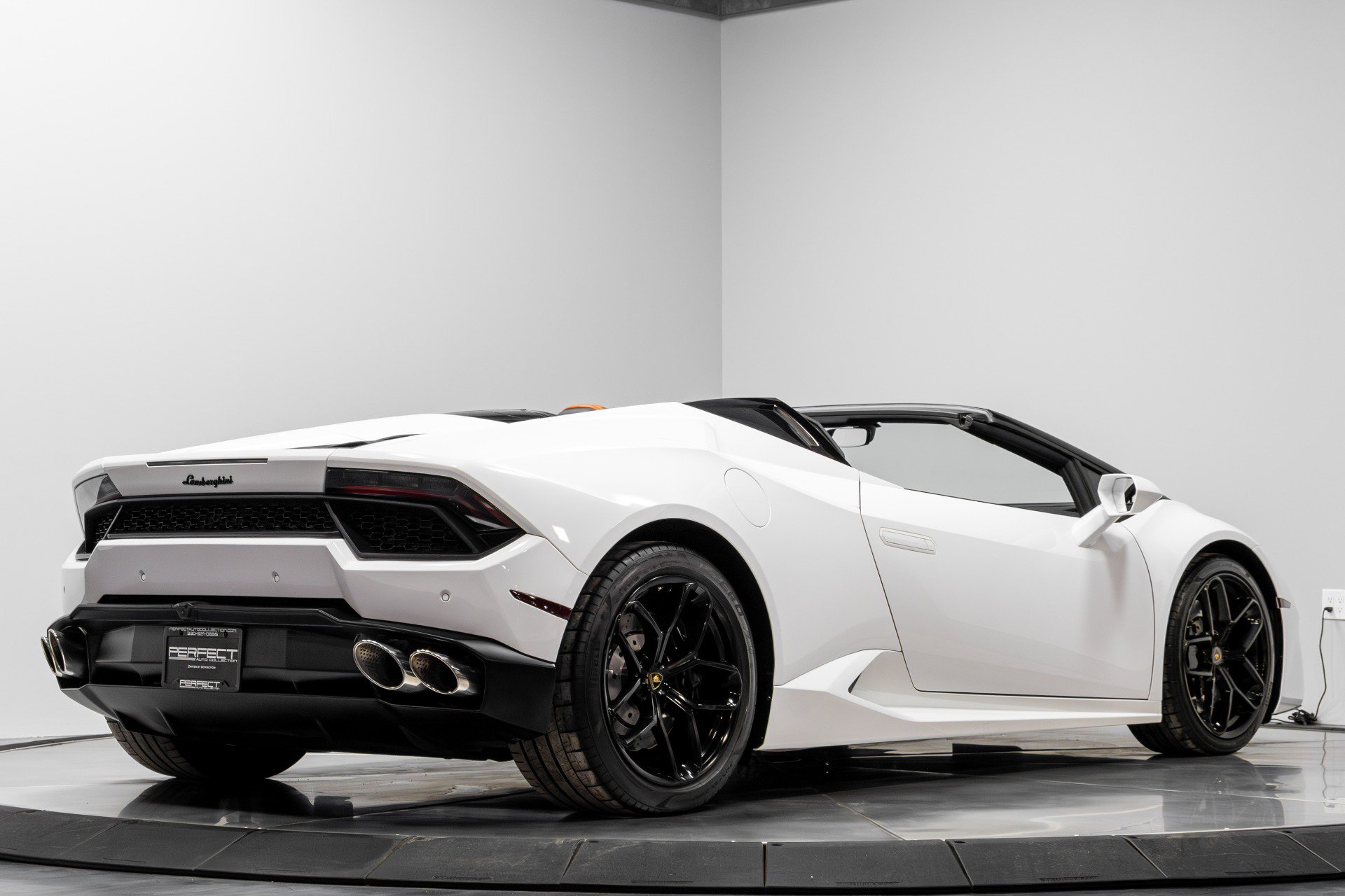 Used 2019 Lamborghini Huracan LP 580-2 image 14