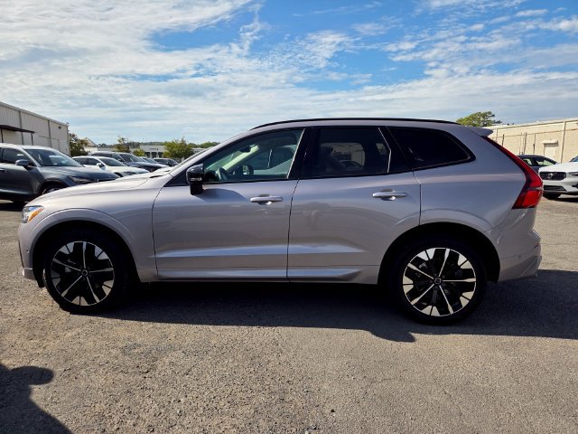 Certified 2026 Volvo XC60 B5 Plus AWD/4WD image 2