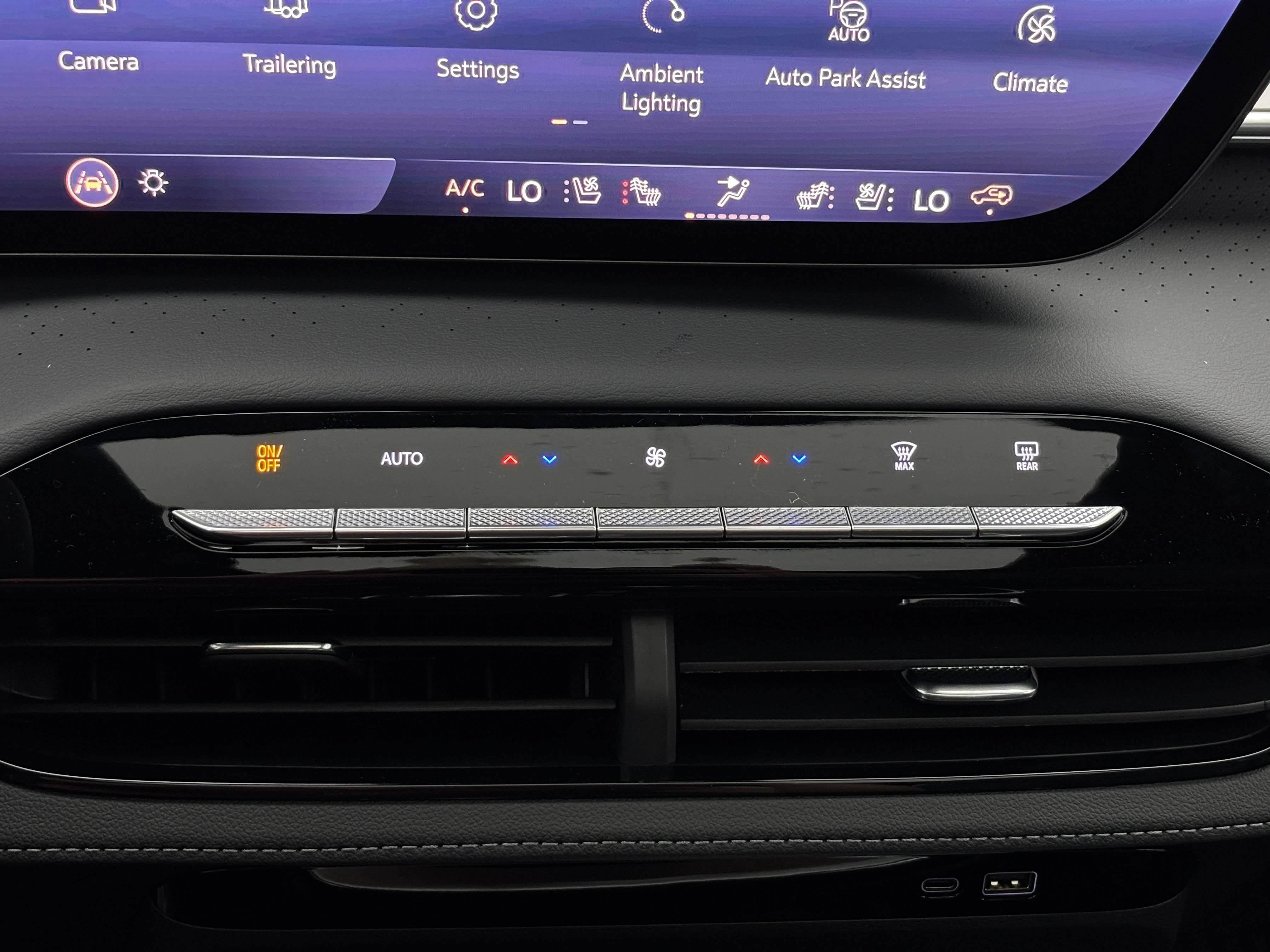 New 2027 Buick Enclave Avenir w/ LPO, Floor Liner Package AWD/4WD image 34