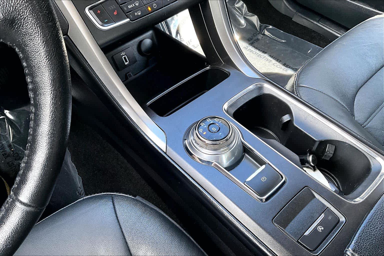 Used 2018 Ford Fusion SE w/ Fusion SE Technology Package FWD image 17