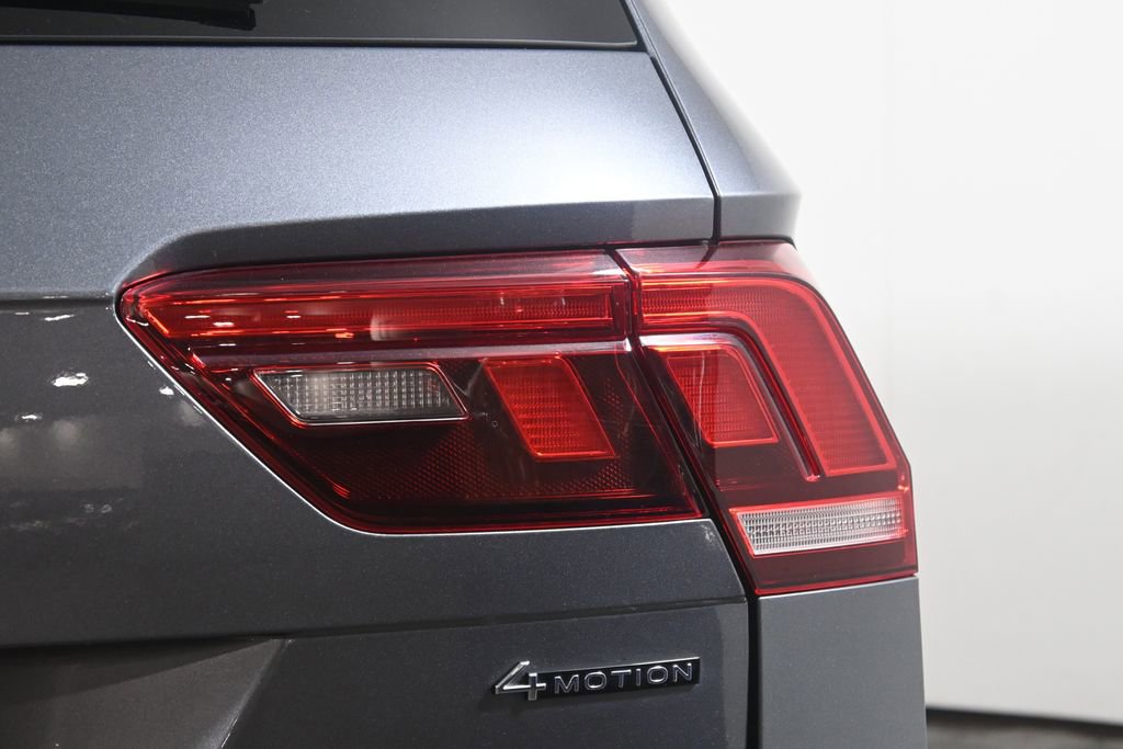 Used 2022 Volkswagen Tiguan SE R-Line AWD/4WD image 13