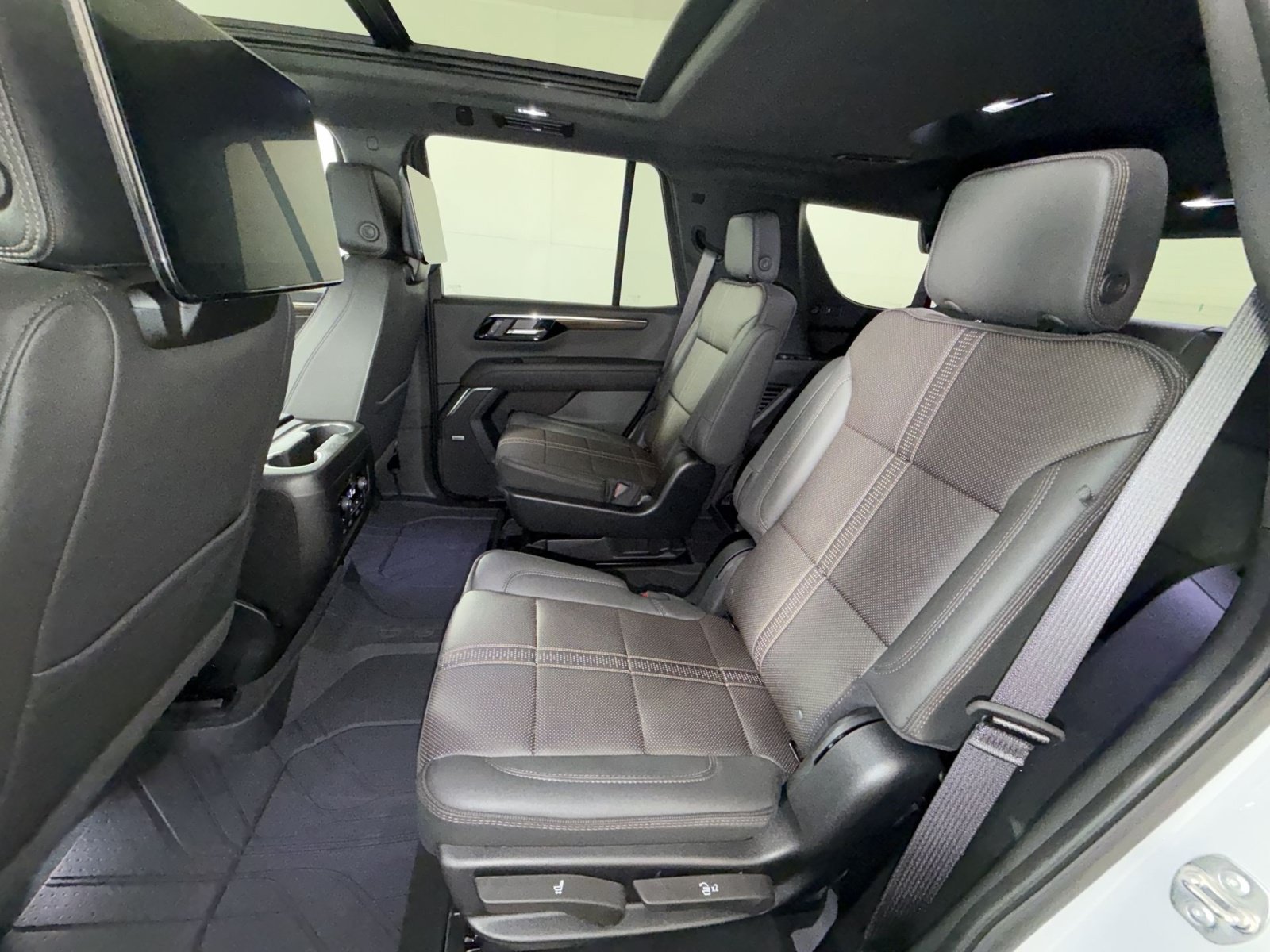 New 2026 Chevrolet Tahoe High Country AWD/4WD image 24