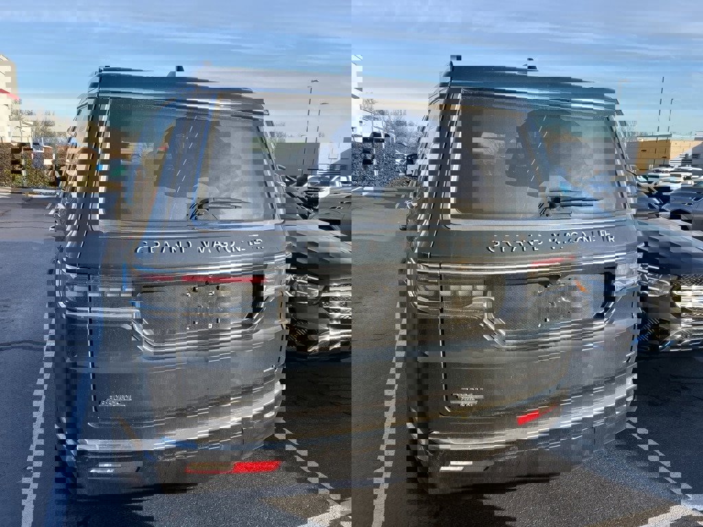 Used 2024 Jeep Grand Wagoneer Series III image 9