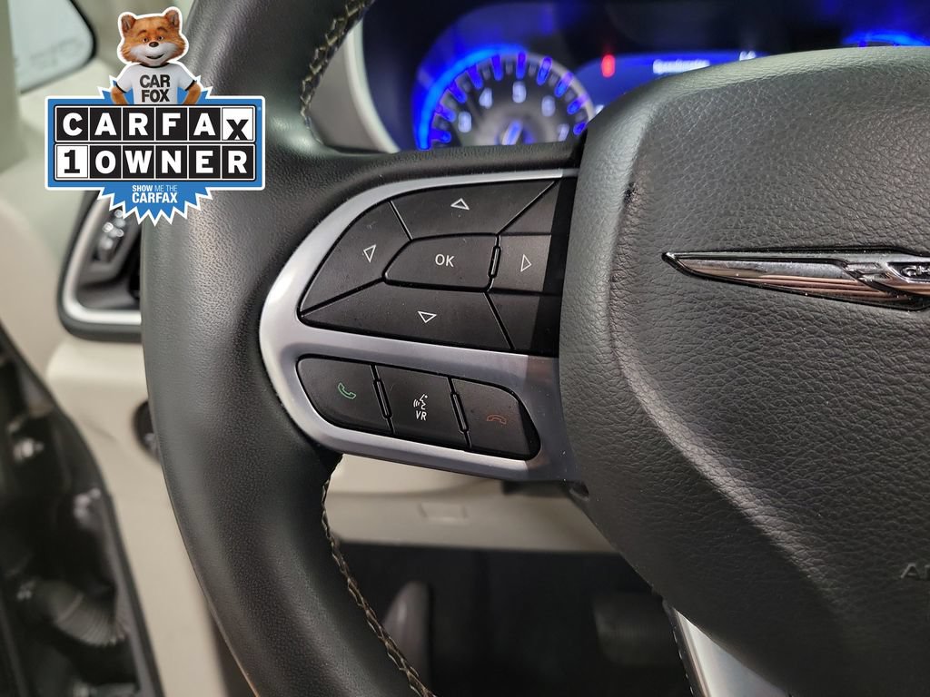Used 2023 Chrysler Pacifica Touring-L FWD image 26