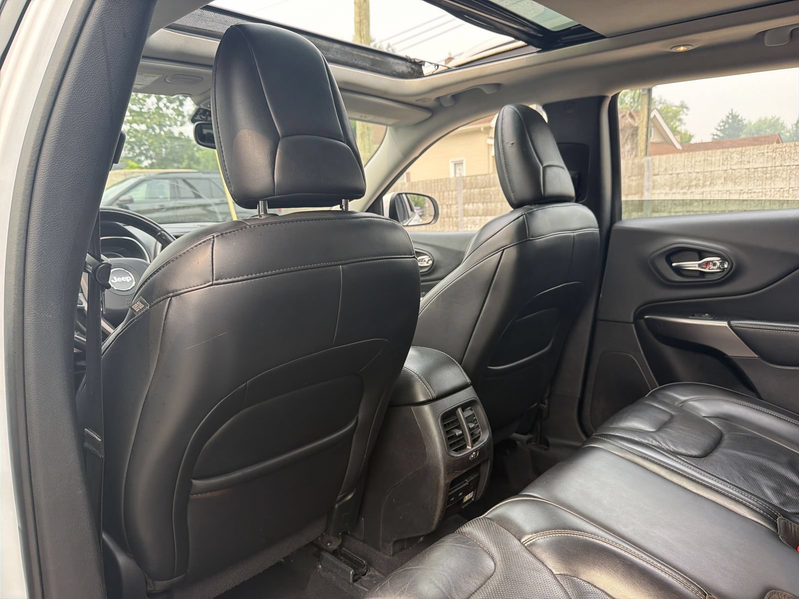 Used 2019 Jeep Cherokee Limited AWD/4WD image 19