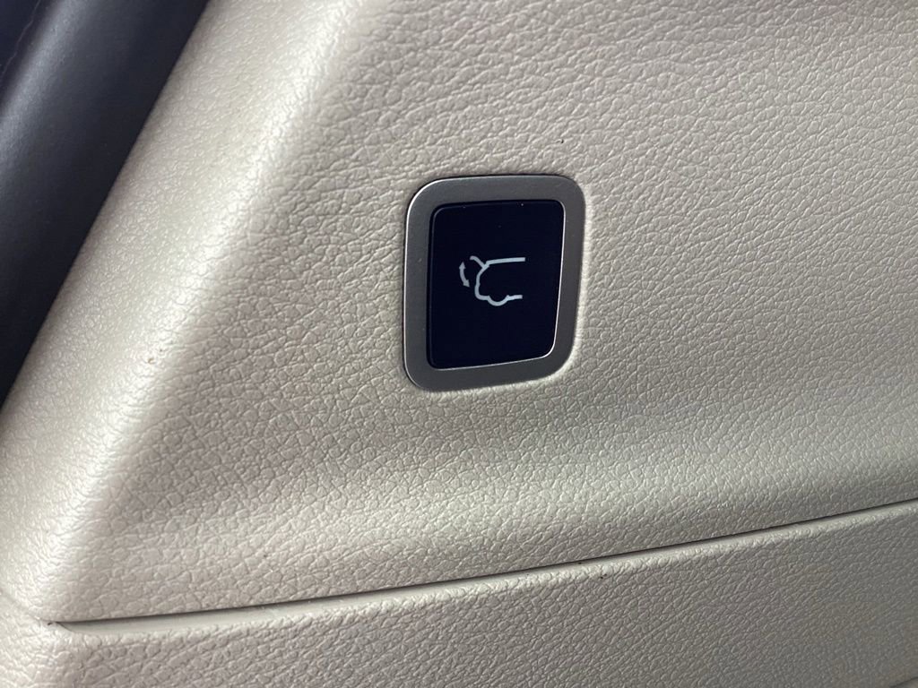 Used 2023 Chrysler Pacifica Touring-L image 13