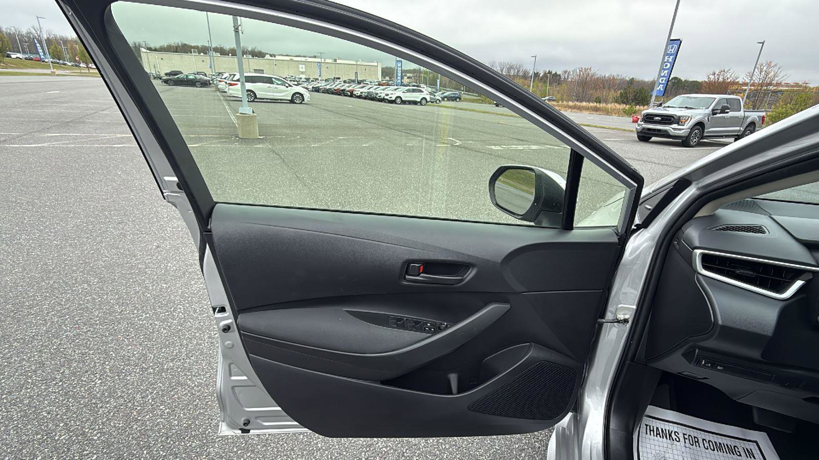 Used 2022 Toyota Corolla LE FWD image 23