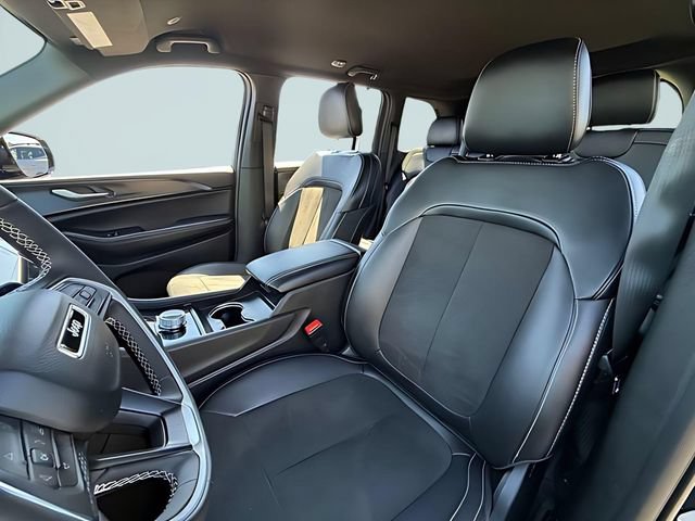 Used 2025 Jeep Grand Cherokee Altitude AWD/4WD image 24