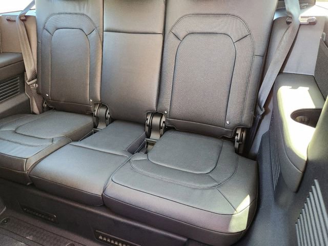 Used 2024 Land Rover Defender 130 S image 30