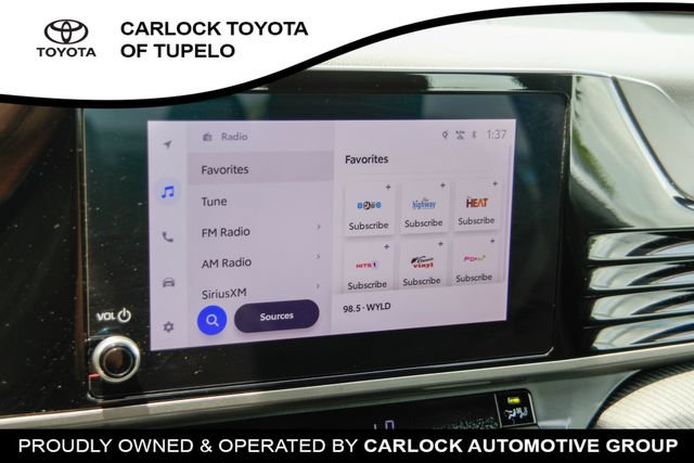 Used 2025 Toyota Camry SE FWD image 7