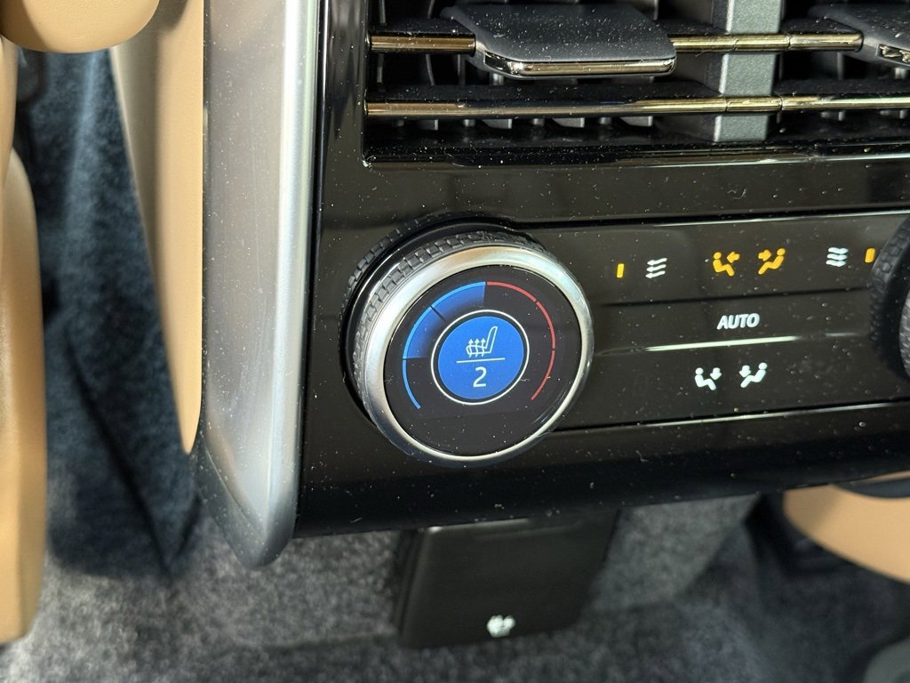 Certified 2024 Land Rover Range Rover SE image 36