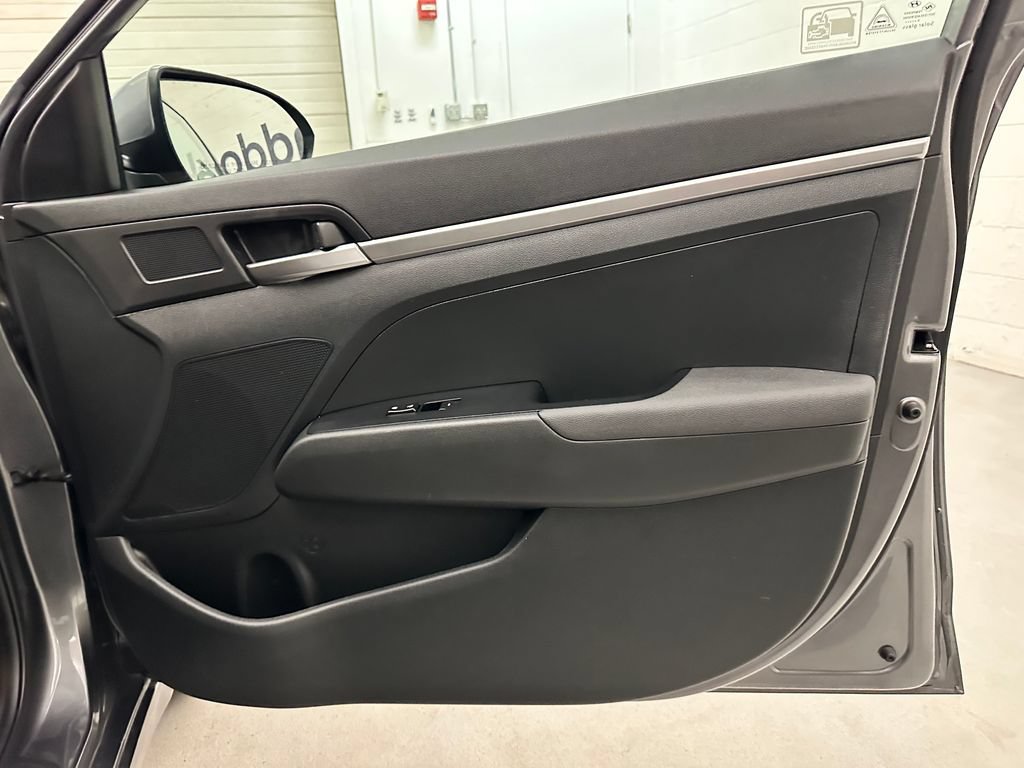 Used 2020 Hyundai Elantra SE w/ Cargo Package (C1) FWD image 23
