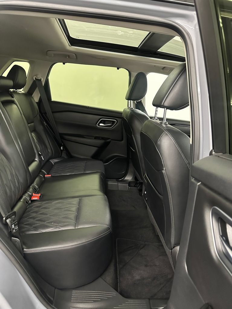 Used 2024 Nissan Rogue Platinum w/ Platinum Premium Package AWD/4WD image 32