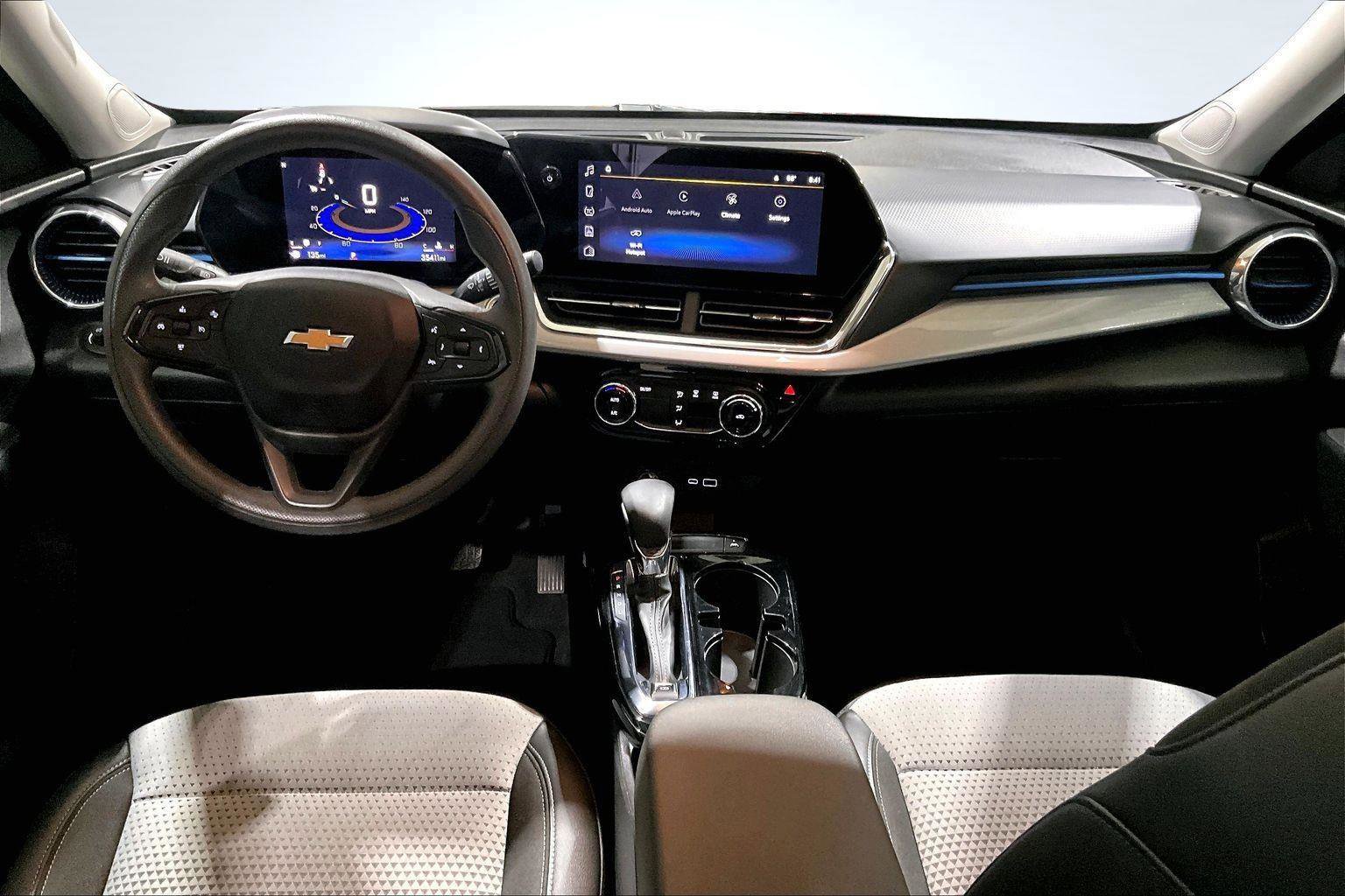 Used 2025 Chevrolet Trax LT image 17