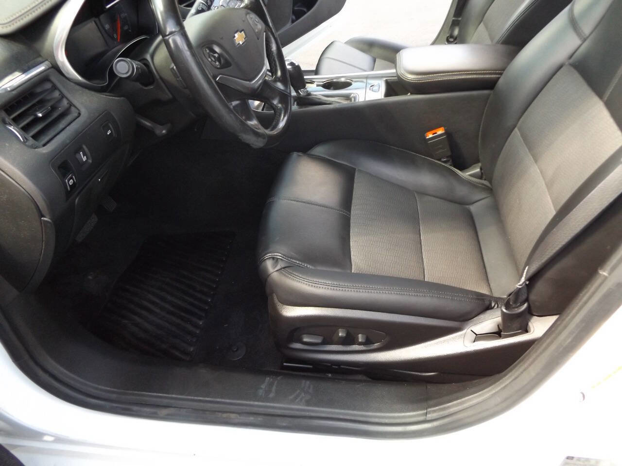 Used 2017 Chevrolet Impala LT image 13