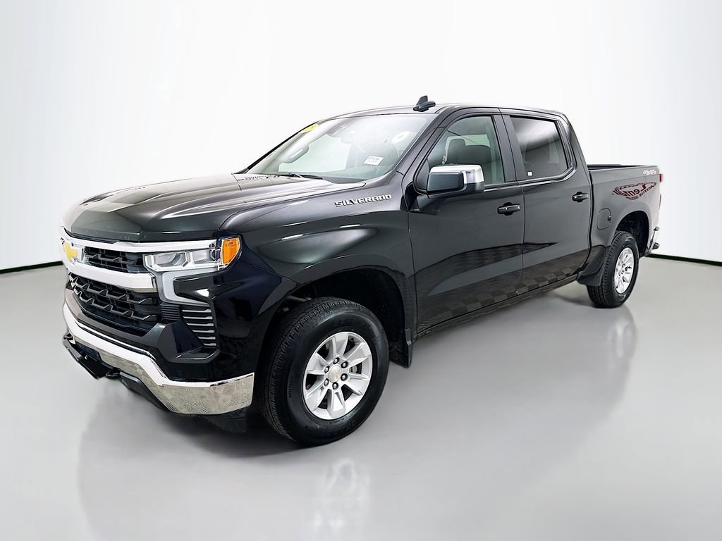 Used 2025 Chevrolet Silverado 1500 LT AWD/4WD image 4