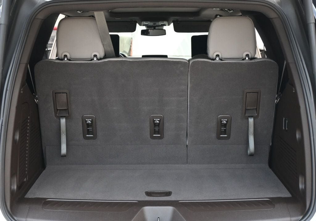 Used 2023 GMC Yukon SLT RWD image 23