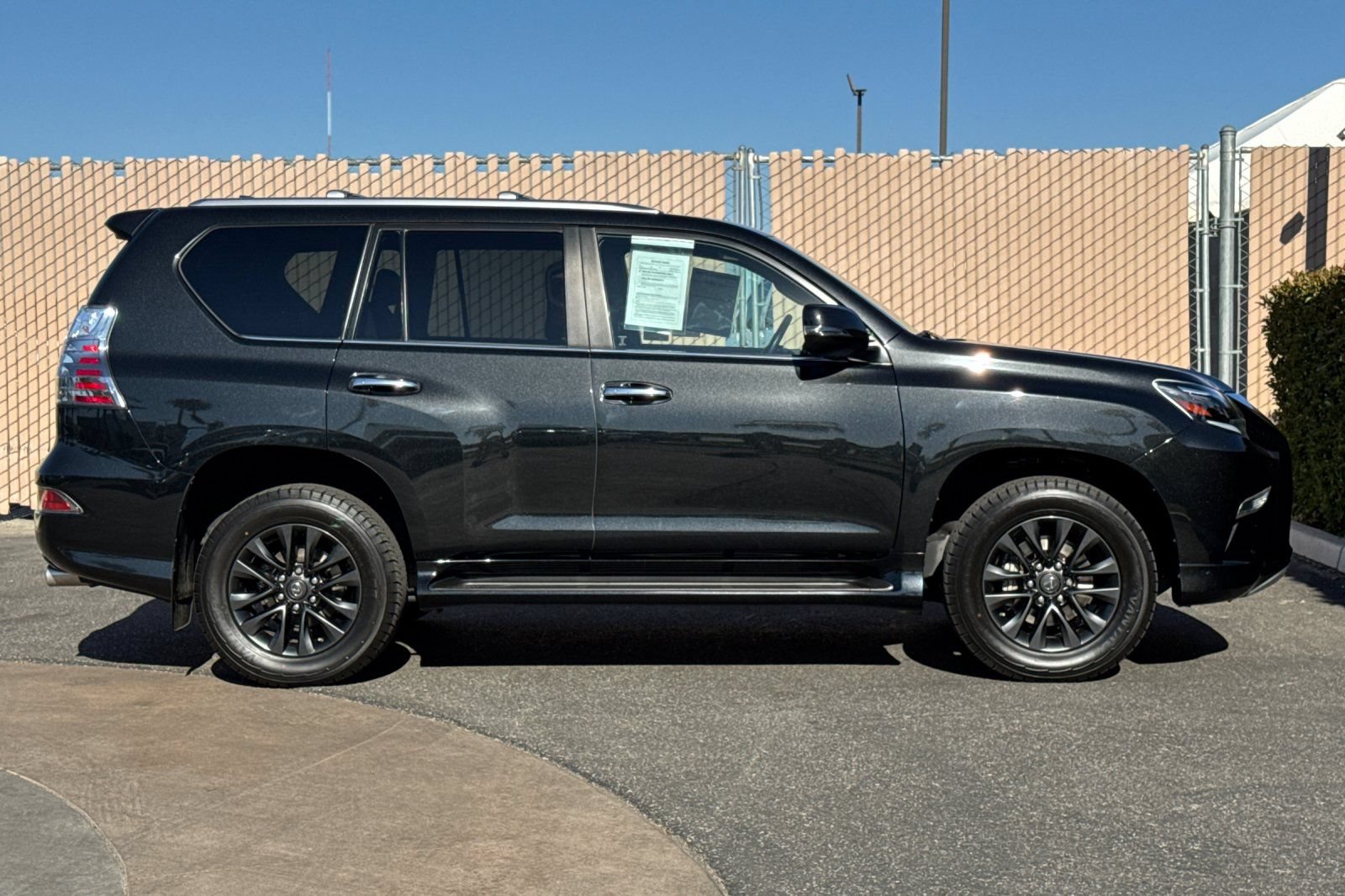 Certified 2023 Lexus GX 460 Premium w/ Premium Package AWD/4WD image 3