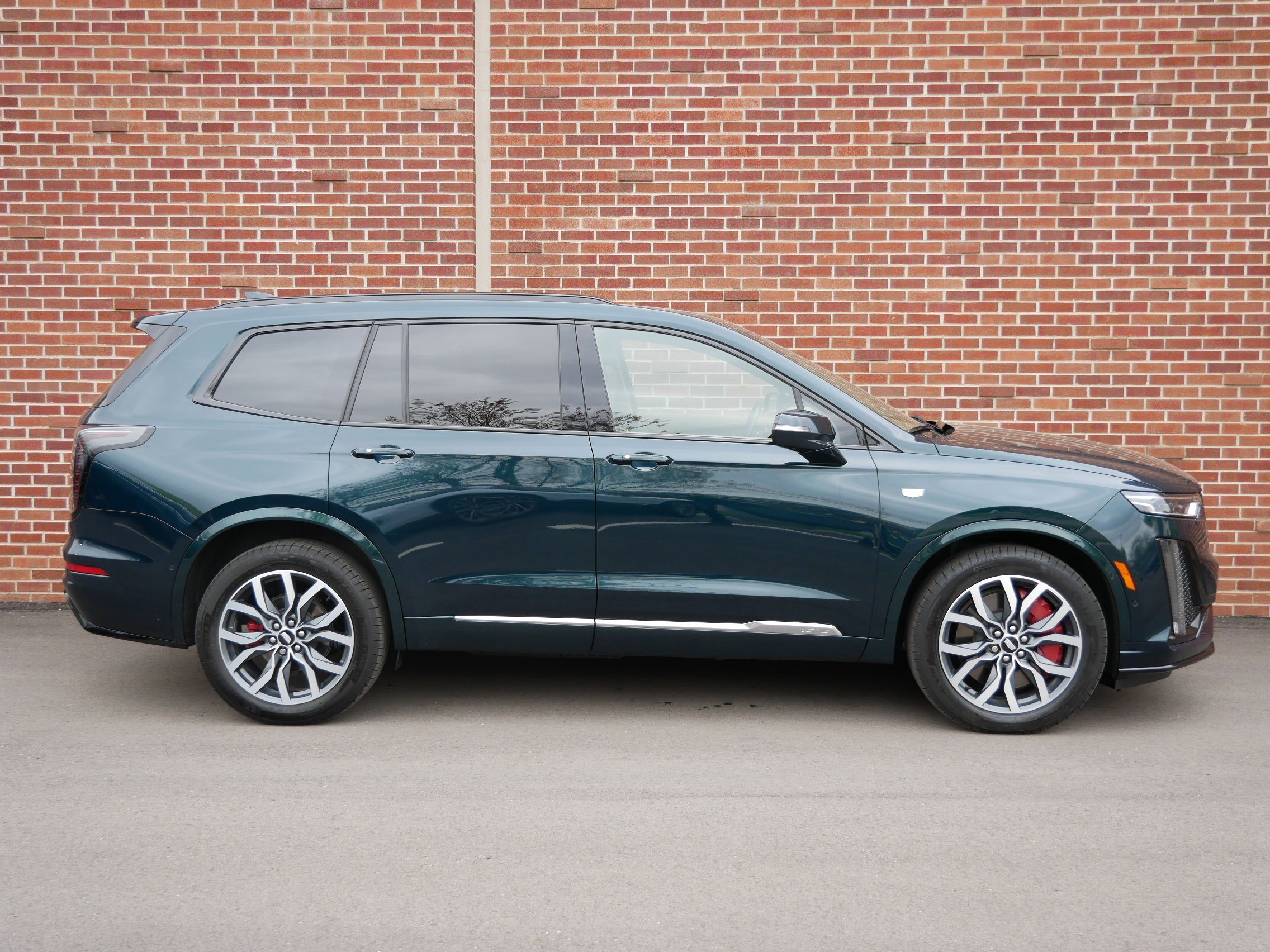 Certified 2024 Cadillac XT6 Sport w/ Platinum Package AWD/4WD image 26