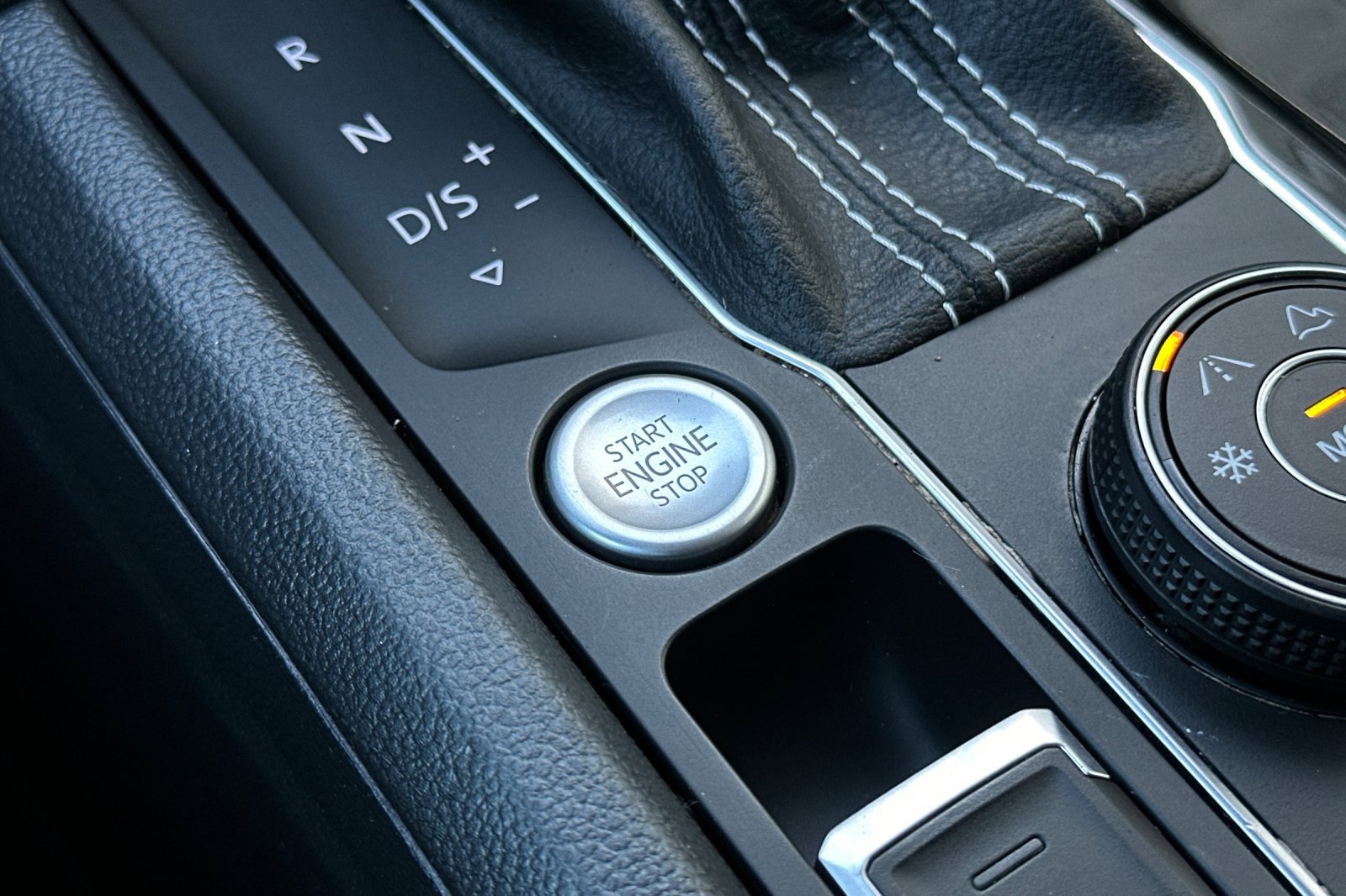 Used 2022 Volkswagen Atlas Cross Sport SE image 22