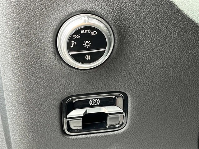 Used 2024 Mercedes-Benz GLC 300 image 32