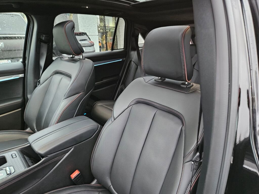 Used 2024 Jeep Wagoneer Launch Edition image 15