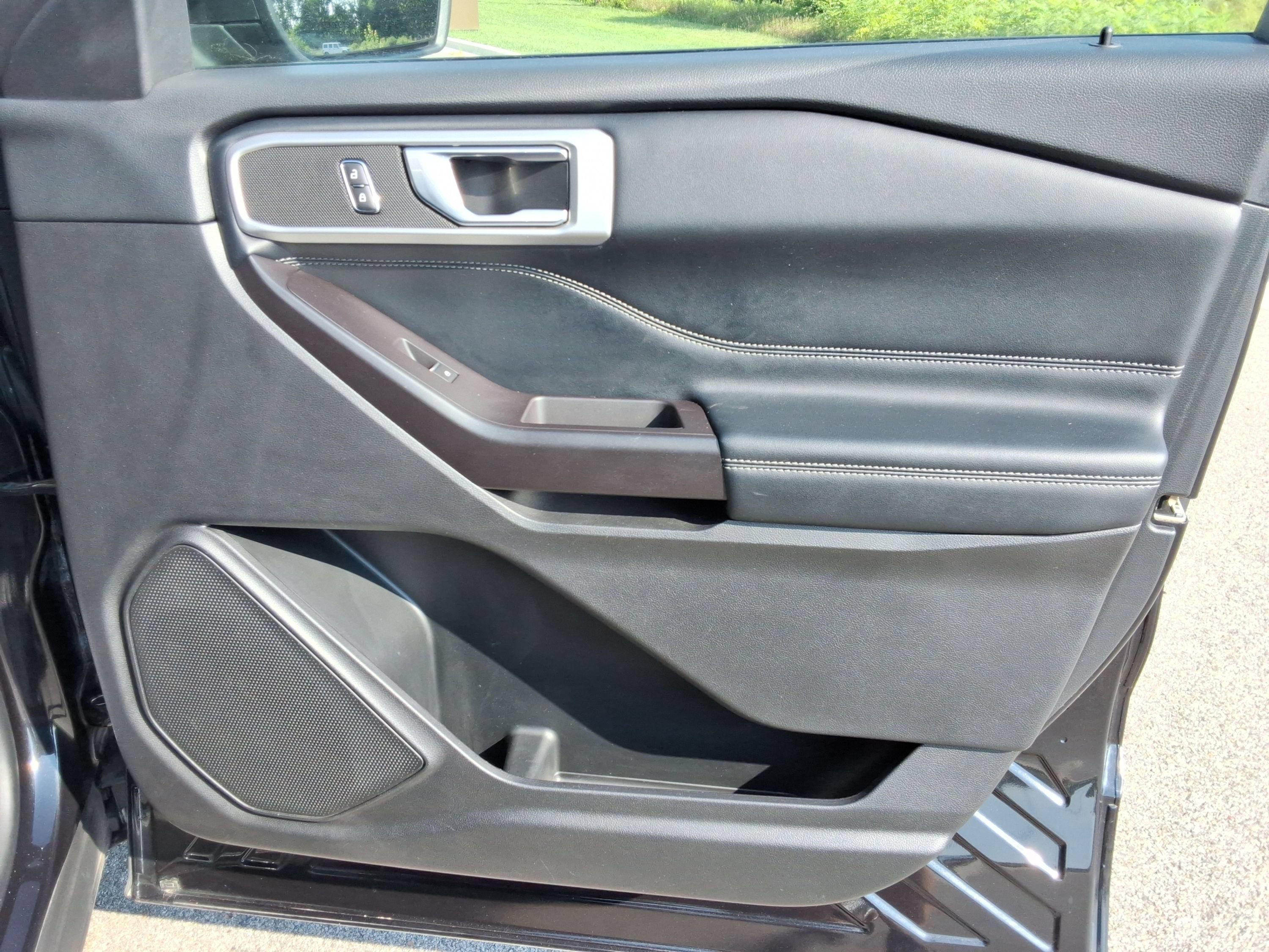 Used 2020 Ford Explorer XLT w/ Equipment Group 202A AWD/4WD image 26