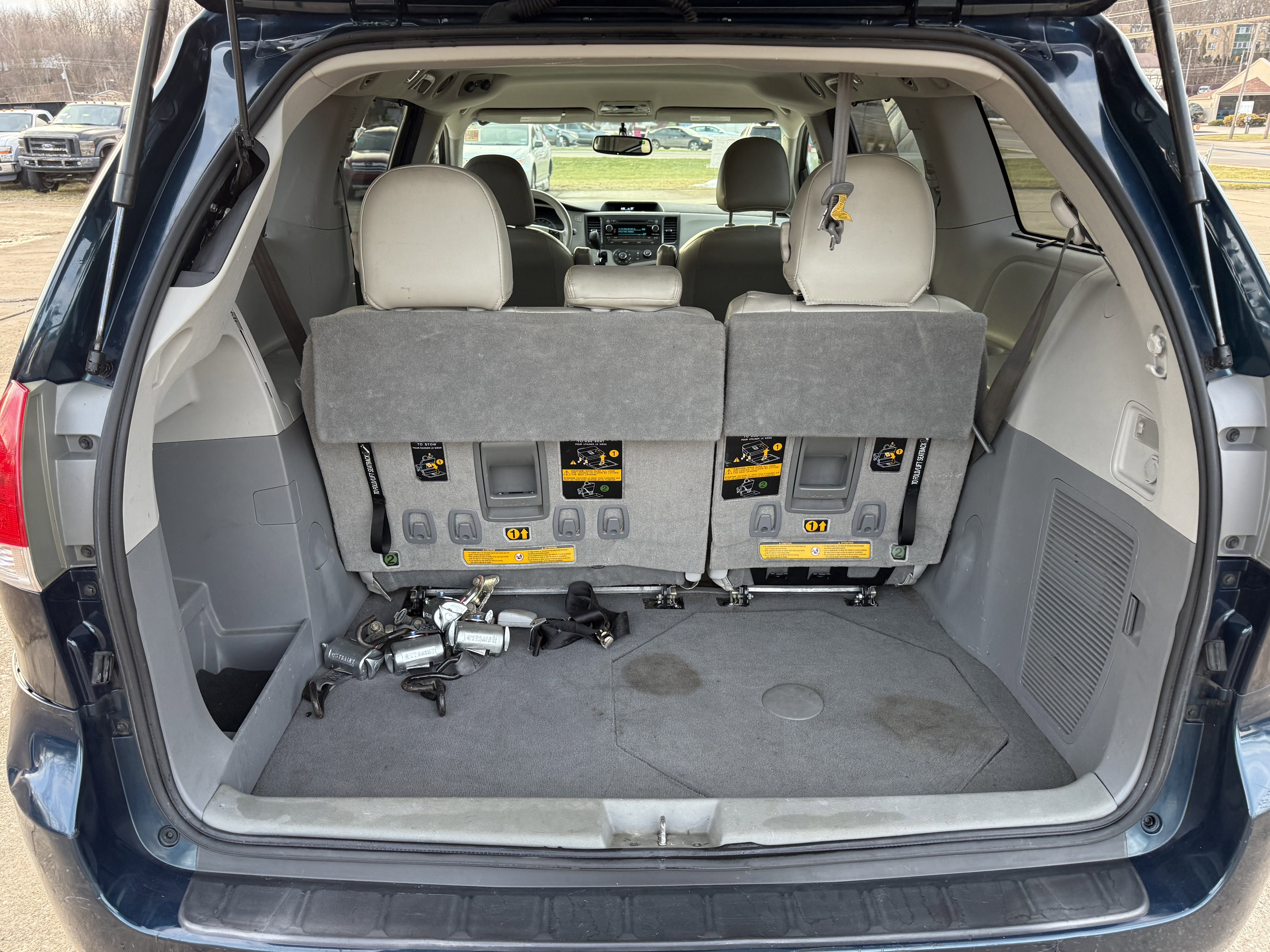 Used 2011 Toyota Sienna LE image 31