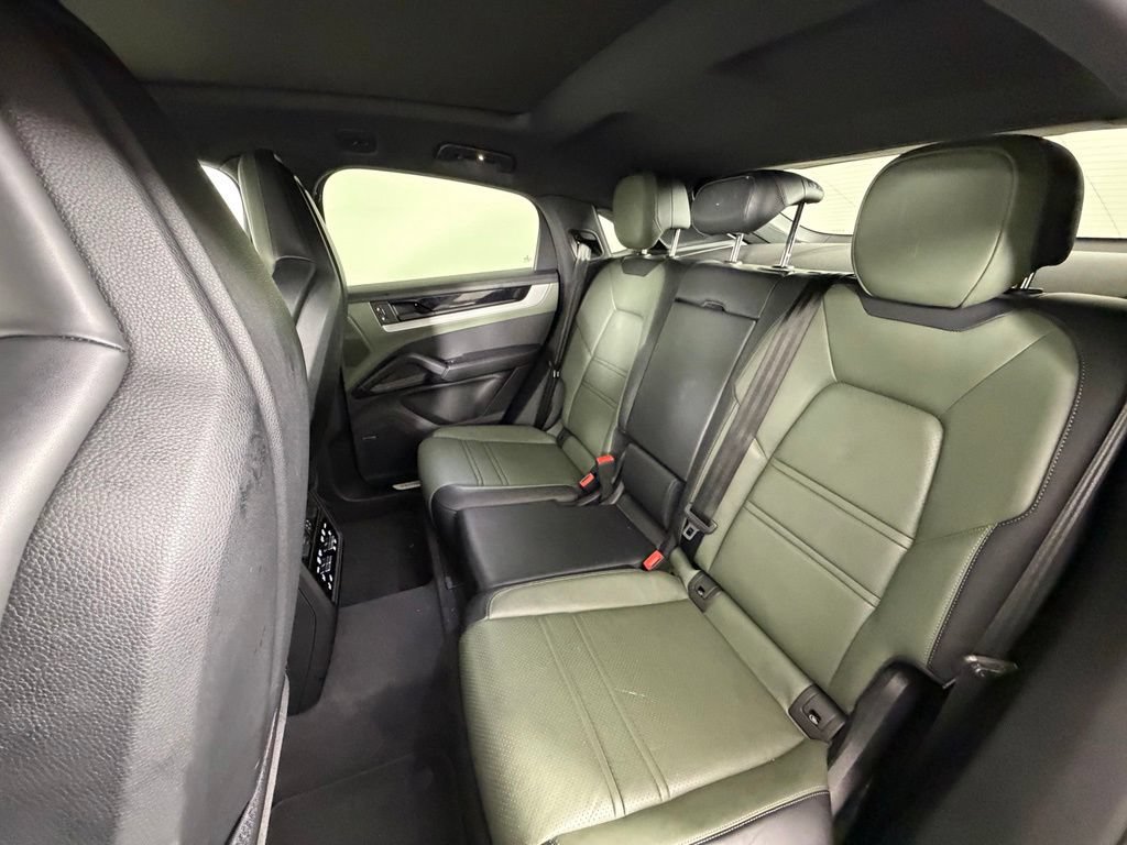Certified 2025 Porsche Cayenne Coupe AWD/4WD image 40