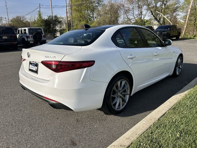 Used 2023 Alfa Romeo Giulia Ti AWD/4WD image 8