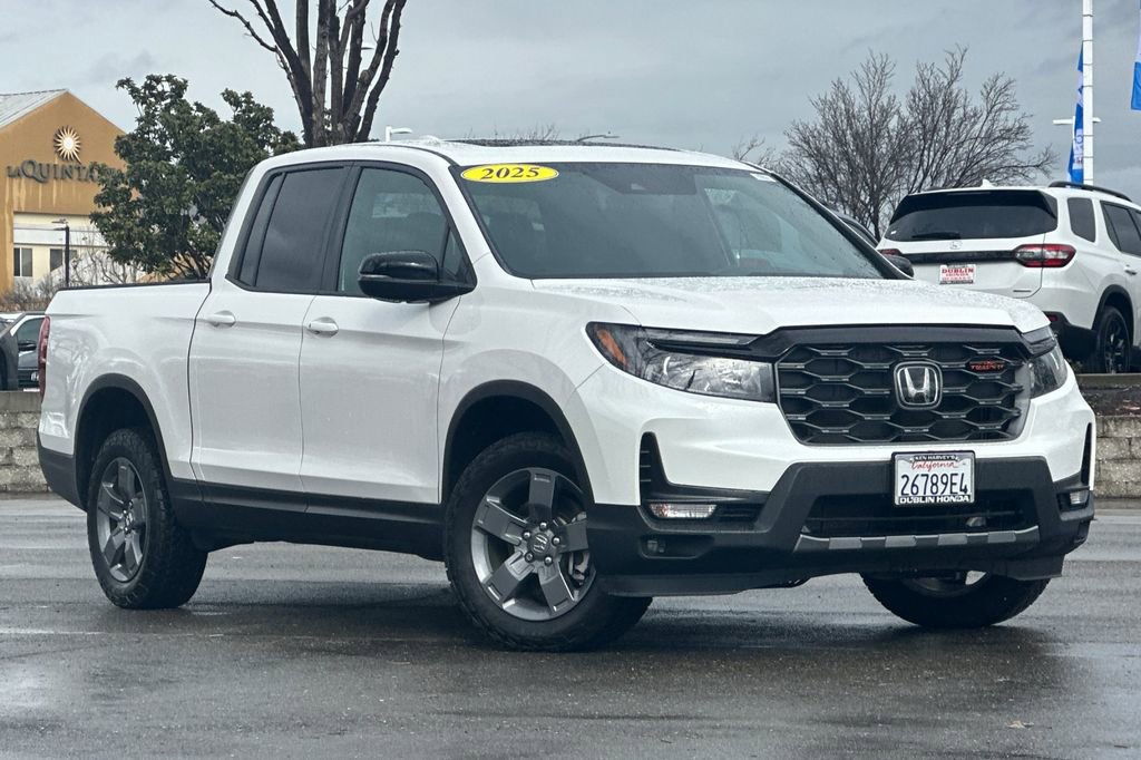 Used 2025 Honda Ridgeline TrailSport image 2