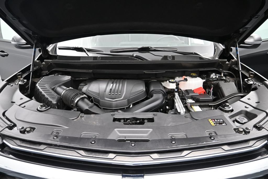 Used 2025 Chevrolet Traverse LT FWD image 17
