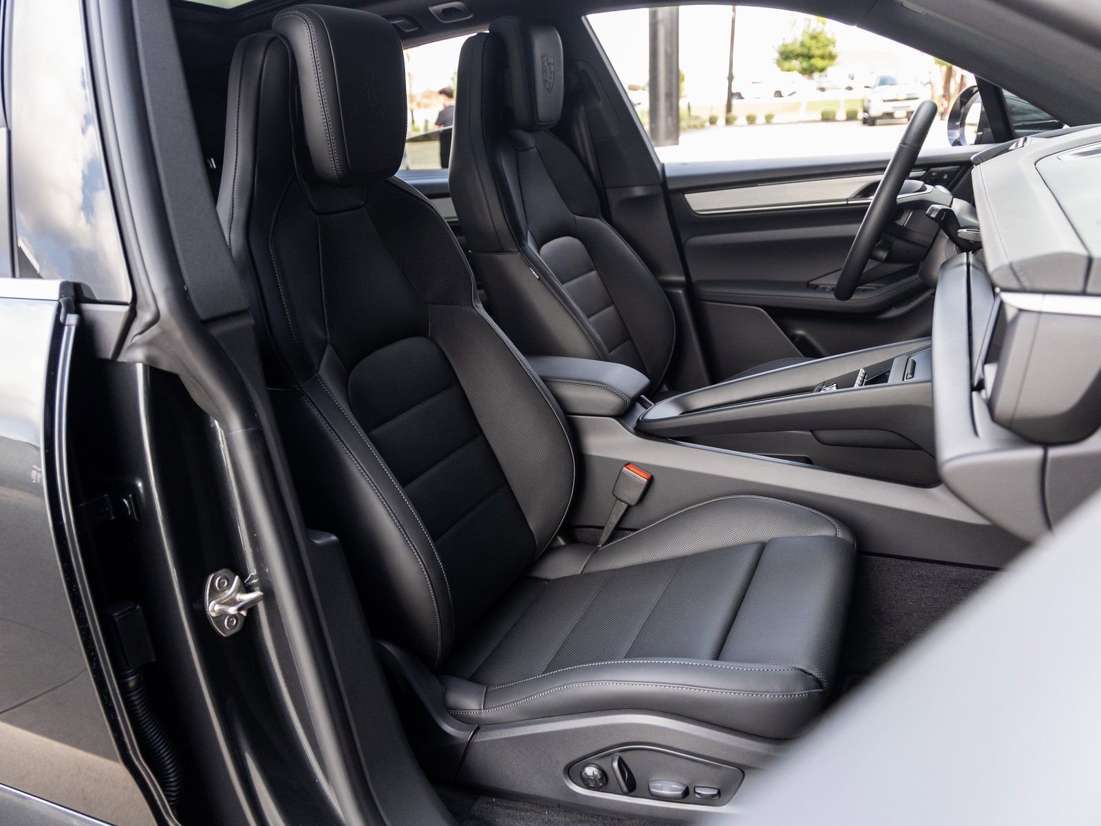 New 2025 Porsche Macan 4S Electric image 46