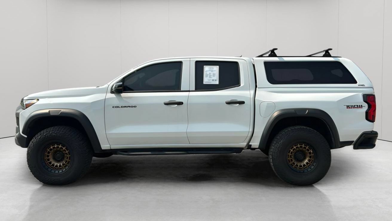 Used 2024 Chevrolet Colorado Trail Boss w/ Technology Package AWD/4WD image 8