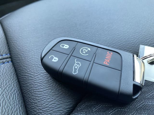 New 2025 Jeep Compass Latitude w/ Sun & Sound Group image 28