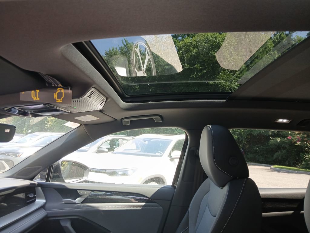 Used 2025 Volkswagen Tiguan SE R-Line image 20