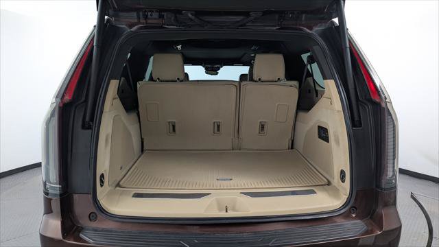 Used 2023 Cadillac Escalade ESV Premium Luxury w/ Performance Package AWD/4WD image 19