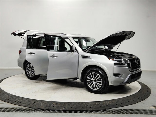 Used 2023 Nissan Armada SL w/ Captain's Chairs Package image 9