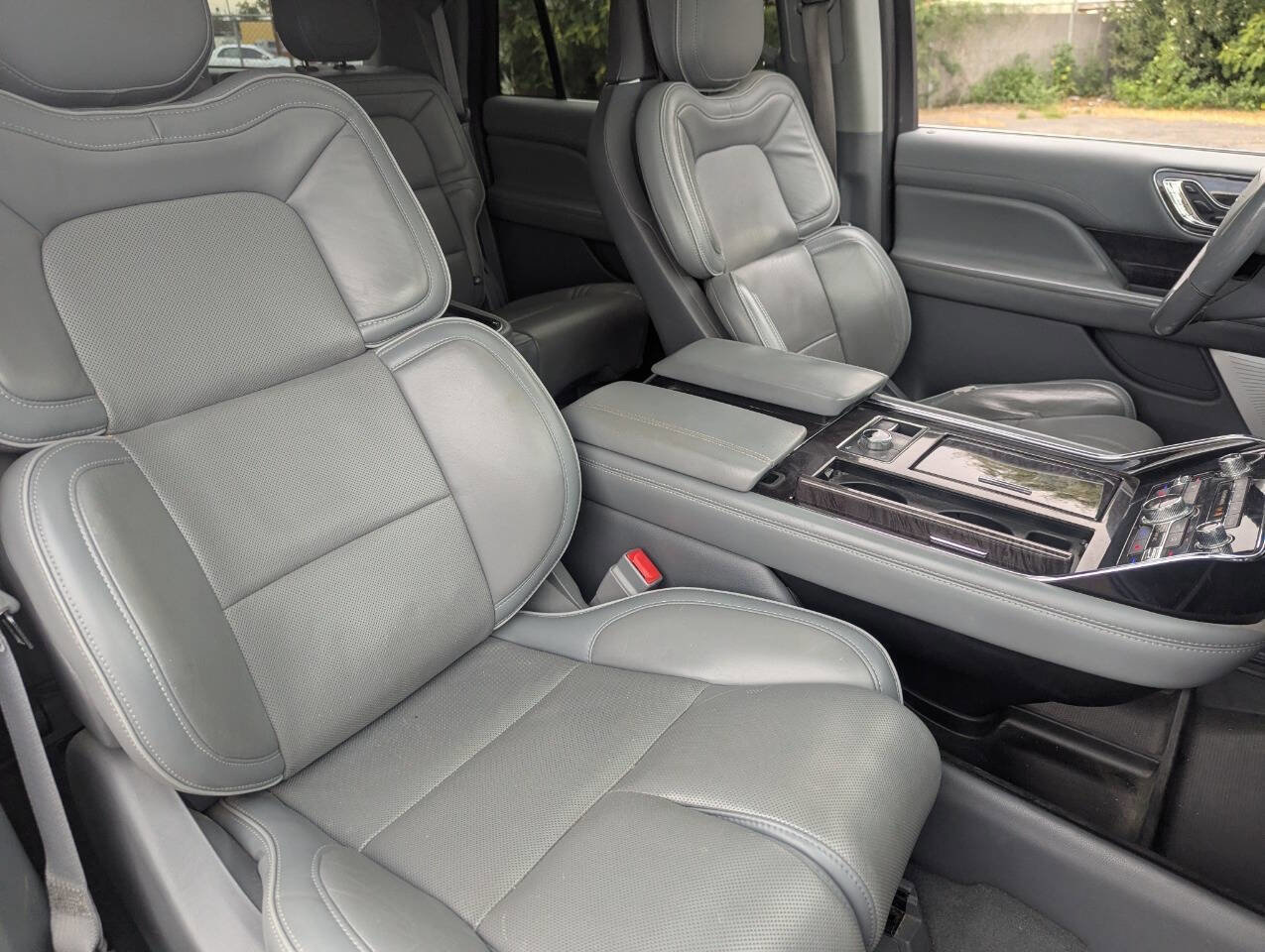 Used 2019 Lincoln Navigator L Reserve w/ Cargo Package AWD/4WD image 10