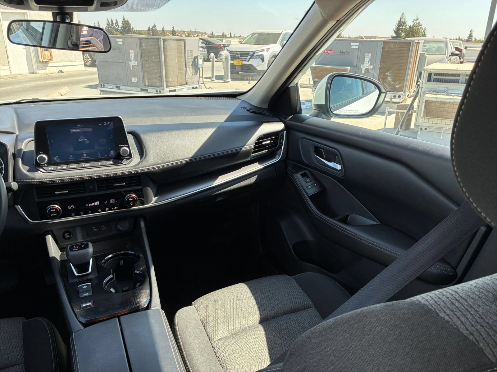 Used 2025 Nissan Rogue SV FWD image 36