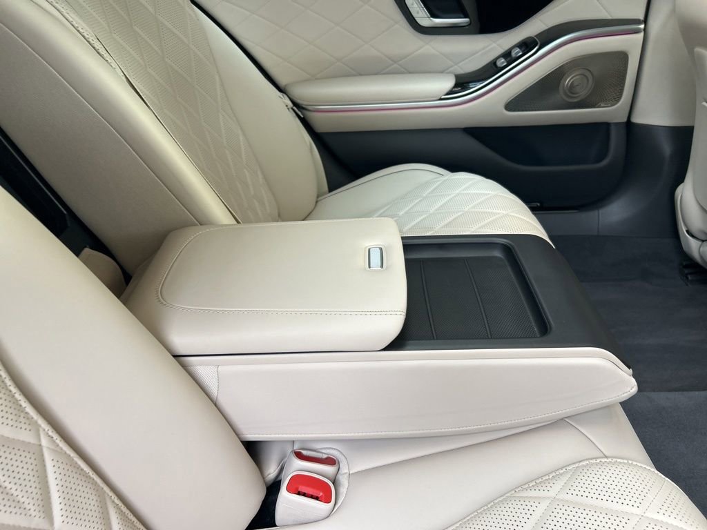 Used 2024 Mercedes-Benz S 580e 4MATIC Sedan w/ AMG Line image 33