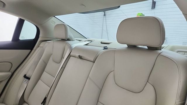 Used 2024 Volvo S60 B5 Plus w/ Climate Package image 31