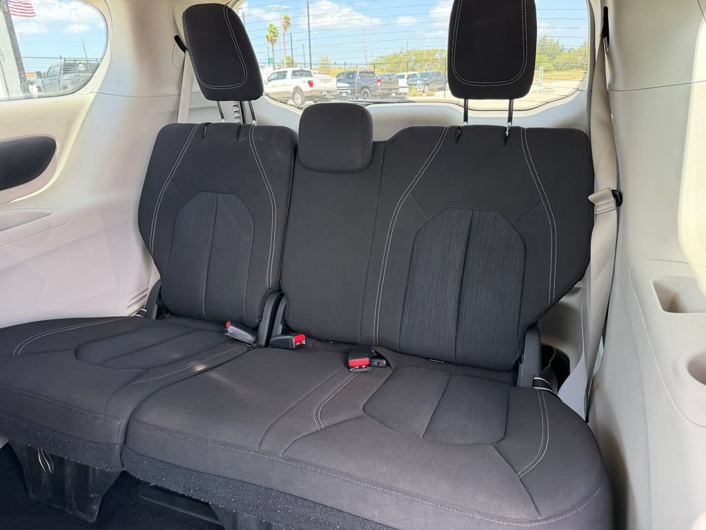 Used 2023 Chrysler Voyager LX FWD image 9