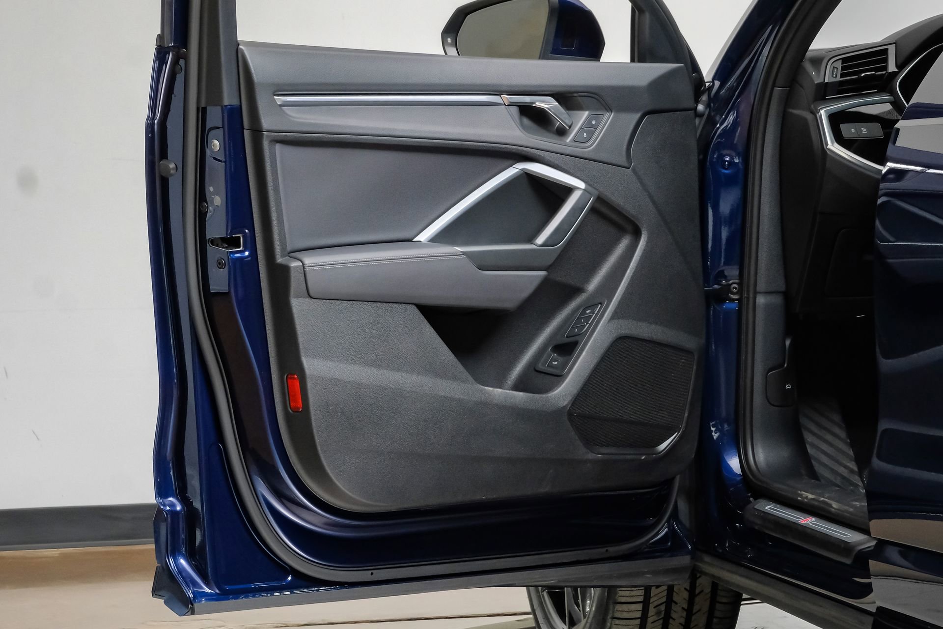 Used 2023 Audi Q3 2.0T Premium Plus w/ Premium Plus Package image 45