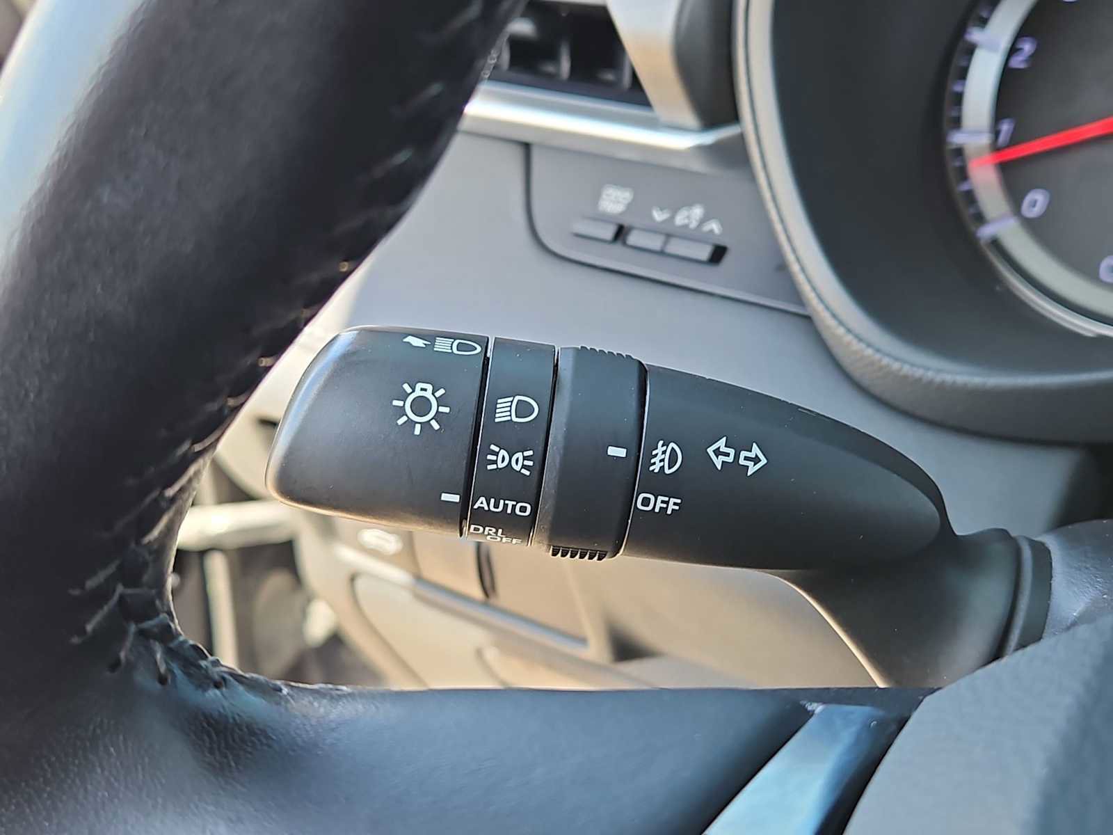 Used 2020 Toyota Highlander LE image 27