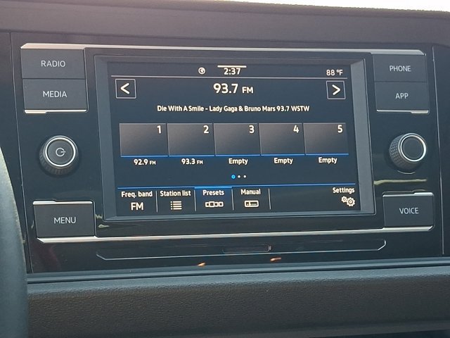 Used 2023 Volkswagen Jetta SE w/ Panoramic Sunroof Package FWD image 22