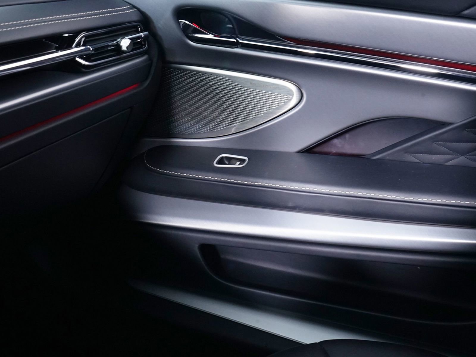 Used 2024 Aston Martin DB12 Base image 23