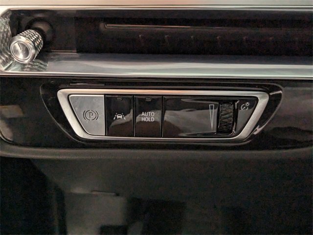 Used 2023 Cadillac Lyriq 2WD image 31